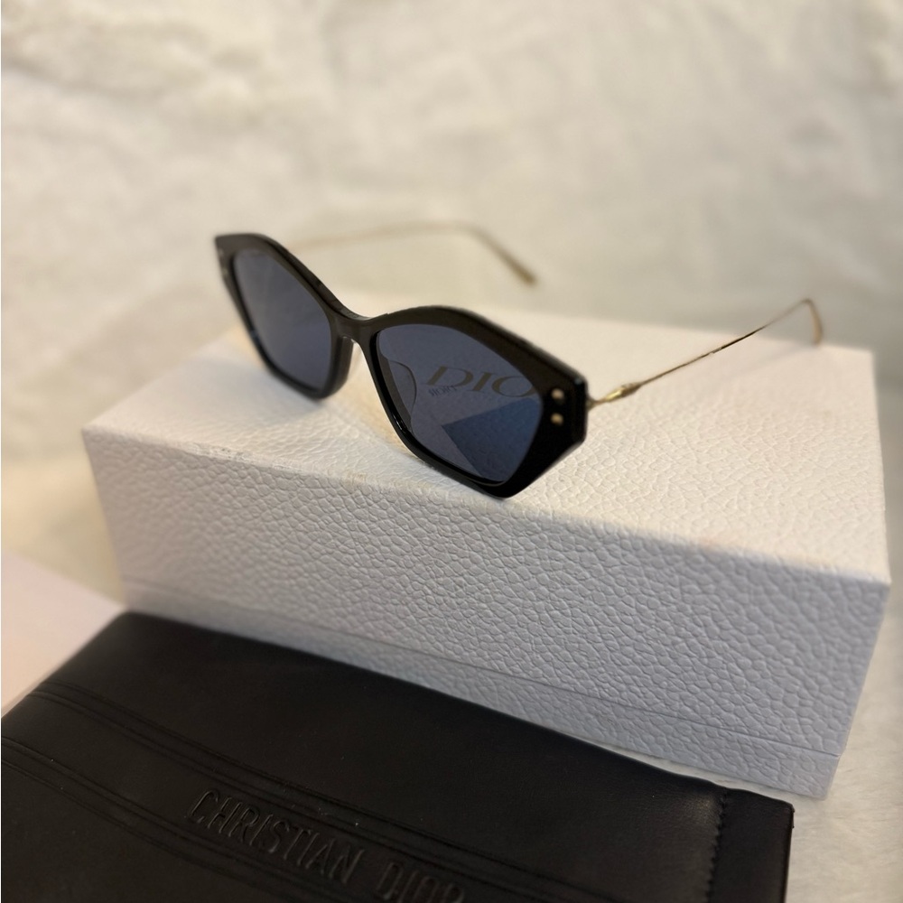 Dior Black Cat-eye Sunglasses with gold studs Box and Dior pouch included - Picture 3 of 6